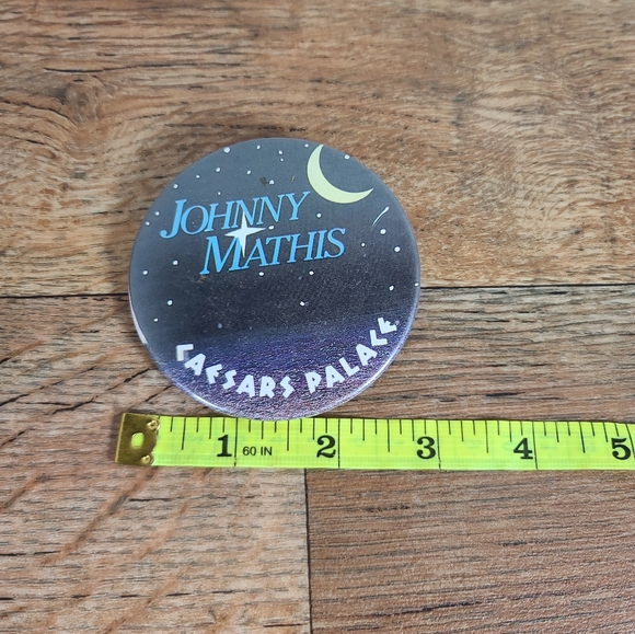 Vintage Pinback 3 inch musician, concert, Jonny Mathis caesars palace - Picture 5 of 5